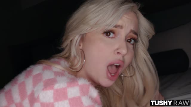 Fit Tight Blonde Lexi Has The Perfect Gape